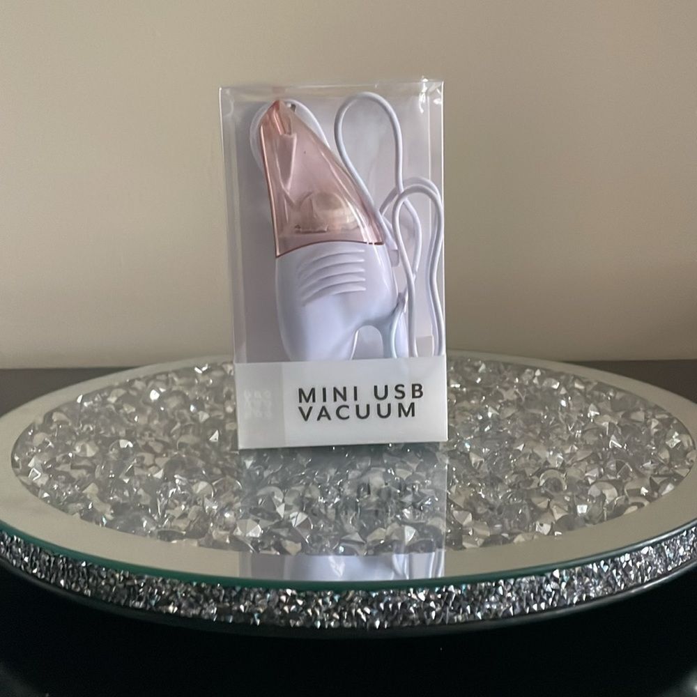 Cute kawaii Mini compact portable travel usb vacuum cleaner for office space